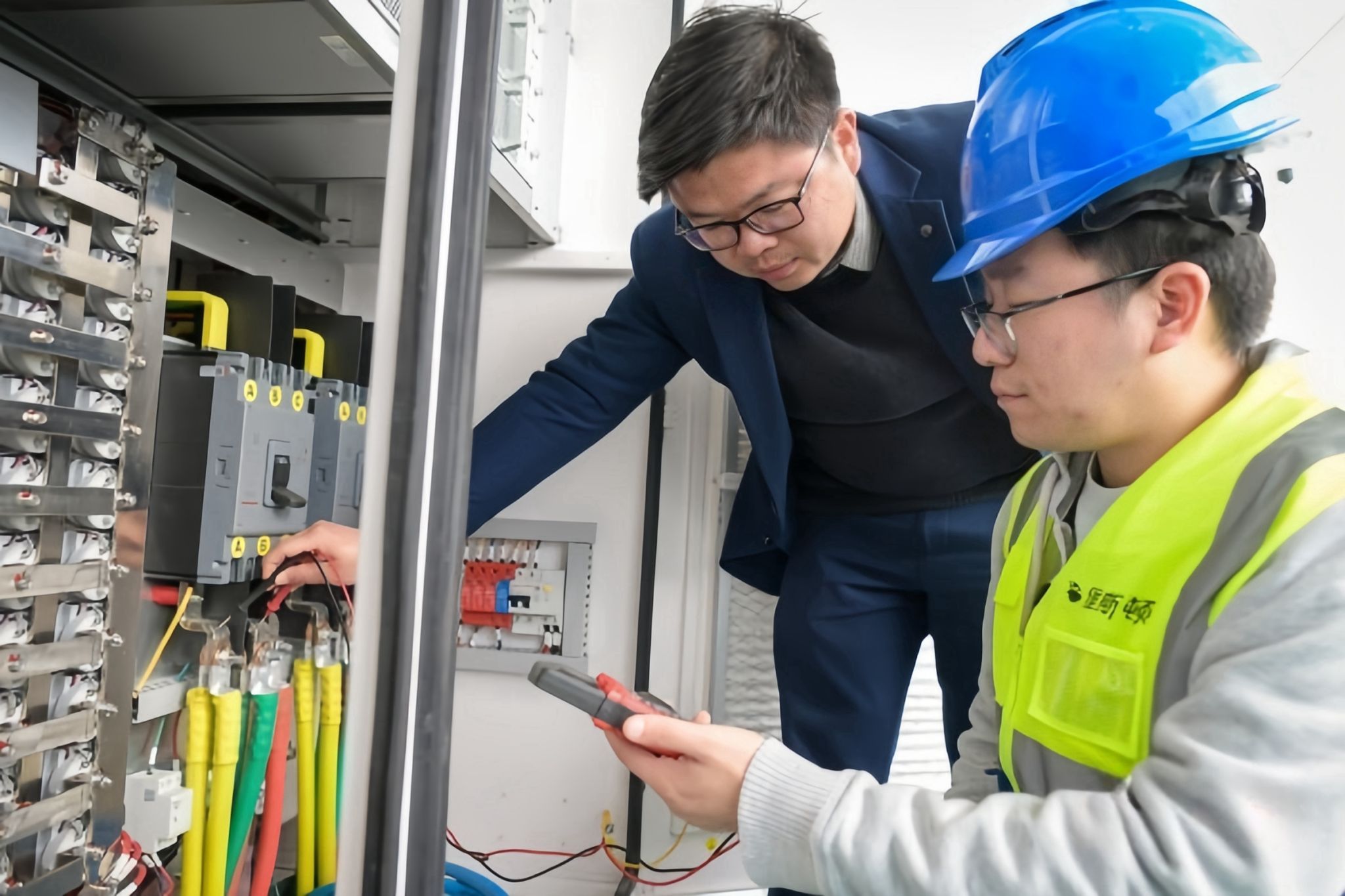 校友夏忠亮 返鄉創業，把新能源充電站建到村里