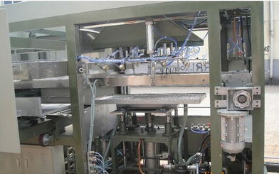 山東香廣電氣公司 專(zhuān)業(yè)制造吸塑包裝設(shè)備，提供整廠(chǎng)配套解決方案